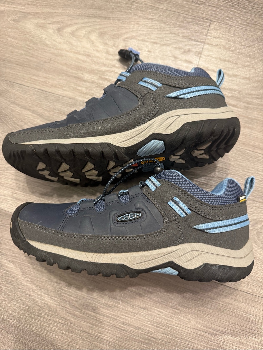 Keen hiking shoes size 4 kids